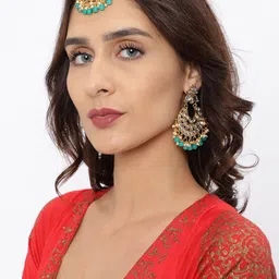 Zaveri Pearls Gold Toned & Green Set of Earrings & Maang Tika image 2