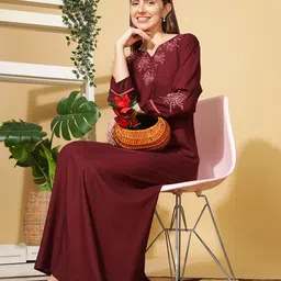 9shines Label Notched Neck Embroidered Maxi Nightdress image 2