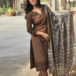 kurtinic Embroidered Kurta, Palazzo & Dupatta Set image 2