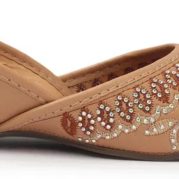 feet runner Ethnic Embroidred Jutis and Mojaris Bellies For Women image 4