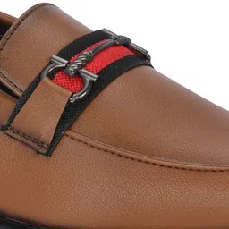 INVICTUS Men Textured Round Toe Formal Loafers image 3