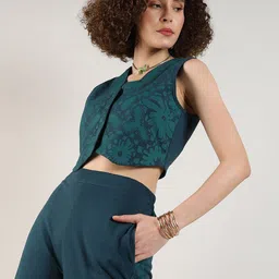 Campus Sutra Floral Printed V-Neck Sleeveless Casual Crop Waistcoat With Trousers-picture-30