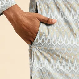 KISAH Geometric Printed Mandarin Collar Kurta image 4