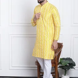 SOJANYA Floral Embroidered Thread Work Kurta image 4
