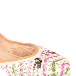 DESI COLOUR Embellished Ethnic Mojaris image 3