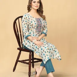 women basket Women Cotton Blend Kurta Pant Set image 5
