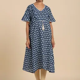 Ikk Kudi by Seerat Geometric Printed Flared Sleeves Maternity Anarkali Kurta image 5