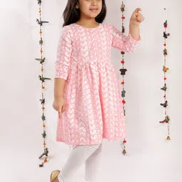 VASTRAMAY Girls Pink Floral Embroidered Pure Cotton Kurta with Leggings-picture-10