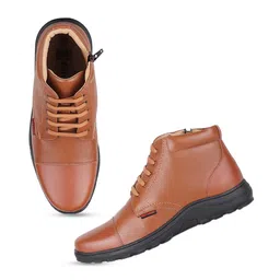 Red Chief Men Textured Leather Casual Boots image 5