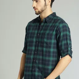 roadster Men Regular Fit Checkered Casual Shirt image 5
