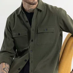 snitch Men Relaxed Fit Fit Solid Spread Collar Casual Shirt image 3