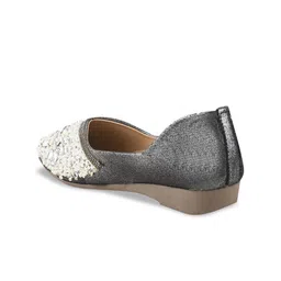 TRYME Women Embellished Ethnic Open Toe Flats image 3