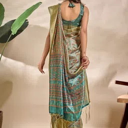THE AQUARIUS Floral Silk Blend Handloom Saree image 3