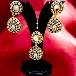 TISHUL JEWELS Gold-Plated Kundan Studded Jewellery Set image 3