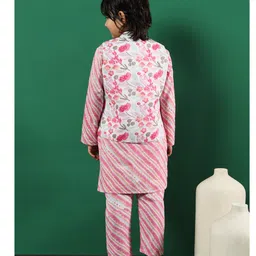 READIPRINT Full Sleeves Leheriya Designed  Cotton Kurta Pyjama With  Floral Printed Jacket - Pink image 3