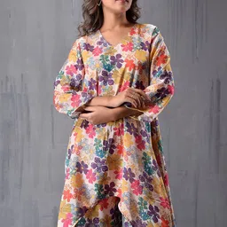 MODA-Q Floral Printed V-Neck Three Fourth Sleeves Tunic with Trouser Co-Ords image 4