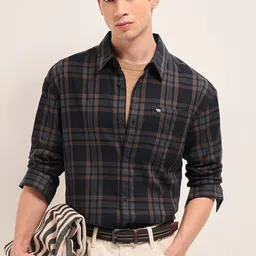 THE BEAR HOUSE Men Relaxed Fit Checked Spread Collar Casual Shirt-image-28