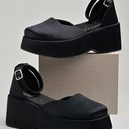 Shoetopia Solid Platform Heel Sandals - Black-picture-25