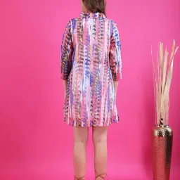 Qurvii Pink Regular Fit Printed Shrug image 2