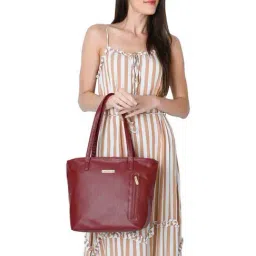 Caprese Maroon Solid Medium Shoulder Bag image 2