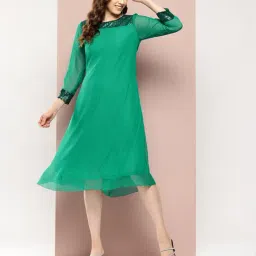 Qurvii Green Embellished Midi Dress-picture-25