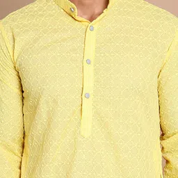 Anouk Men Geometric Embroidered Chikankari Kurta image 2