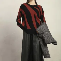Vero Moda Black Regular Fit Color-Block Sweater image 4