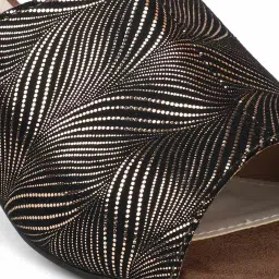 Inc.5 Women's Gold & Black Casual Sandals image 4