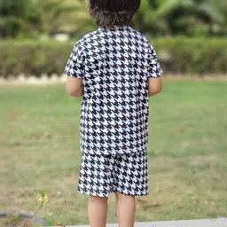 YK Boys Printed Round Neck T-shirt With Shorts image 3