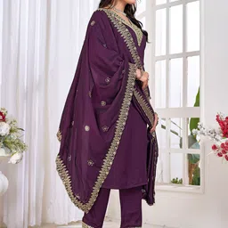 Ekta Textiles Women Ethnic Motifs Embroidered Regular Thread Work Kurta with Trousers & With Dupatta image 5