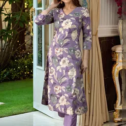 Aaghnya Women Viscose Rayon Printed Kurta Sets image 3