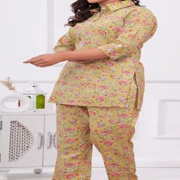 Queens Closet Printed Pure Cotton Shirt Collar Neck Top With Trousers Co-Ords image 2