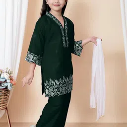 ikonic fashion Girls Festive & Party Kurta, Pyjama & Dupatta Set (Green Pack of 1) image 3