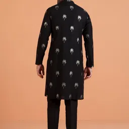 KISAH Men Floral Printed Regular Kurta with Trousers image 2