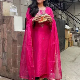 Navlik Floral Embroidered Straight Kurta with Trousers & With Dupatta image 5