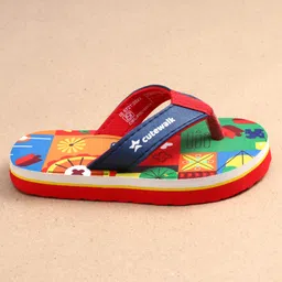 Cute Walk by Babyhug Geometric Print Flip Flops - Red image 4