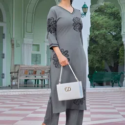 MITTOO Women Floral Printed Regular Thread Work Kurta with Palazzos image 5