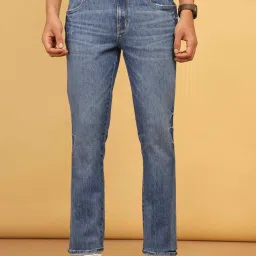 Wrangler Mid Blue Regular Fit Lightly Washed Jeans image 1