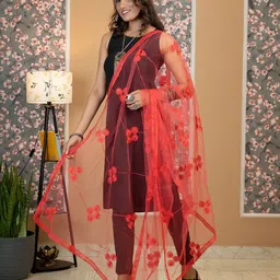 HELLA FASHIONS Embroidered Dupatta with Thread Work image 5