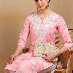 Vaamsi Pink Embroidered Straight Kurta image 1