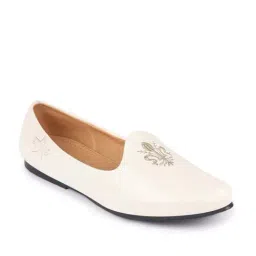 Fausto Men's White Casual Juttis image 3