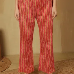 GLAM ROOTS Women Floral Printed Pleated Kurta with Palazzos & With Dupatta image 2