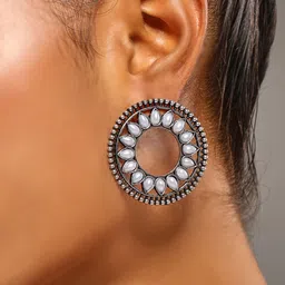 VENI Silver-Plated Circular Studs Earrings image 2