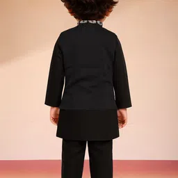 VASTRAMAY Kids Boys Silk Blend Embroidered Thread Work Kurta With Pyjamas image 3