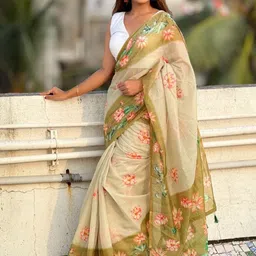 AMRUTKALA SAREES Floral Printed Block Print Saree with Blouse Piece image 3