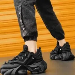 FreeMo Men Black Casual Shoes image 3