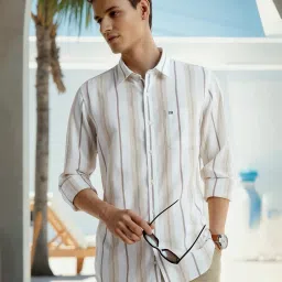 Peter England White Slim Fit Stripe Shirt image 1