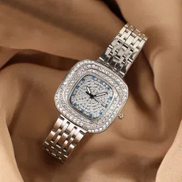 HAUTE SAUCE by Campus Sutra Women Embellished Dial & Stainless Steel Bracelet Style Straps Analogue Watch-picture-39