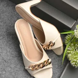 Clog London Women's Beige Casual Sandals image 1