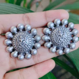 Hardin Style Silver-Plated Circular Shaped Studs image 3